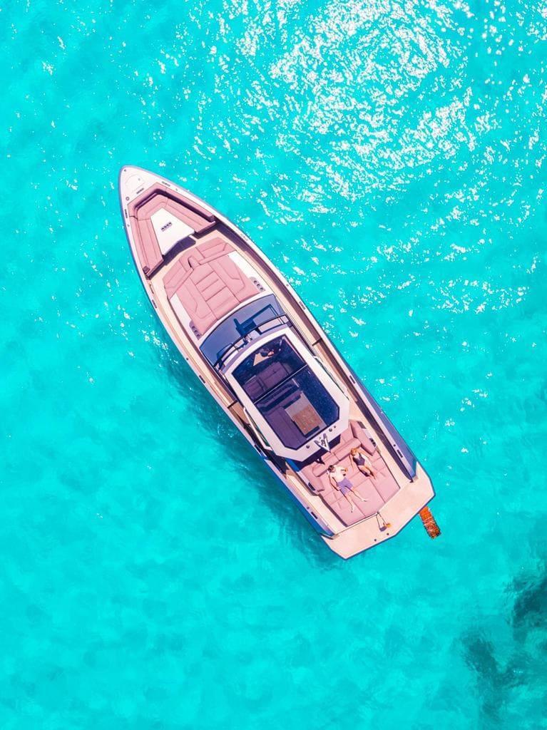 VANQUISH VQ52 - CASA ATLANTIS