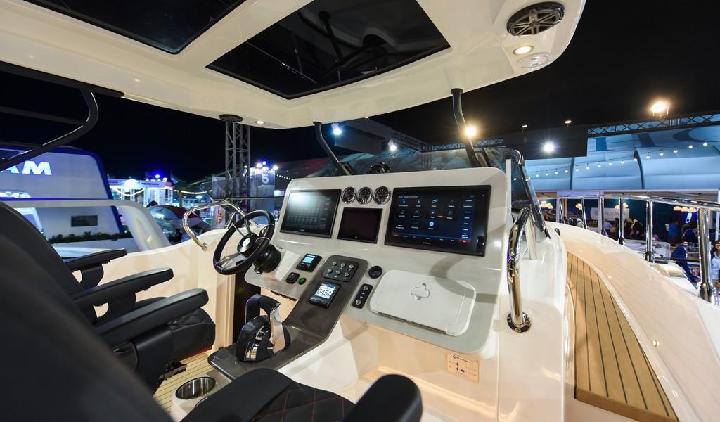 ORYX 379 driving interior view 1